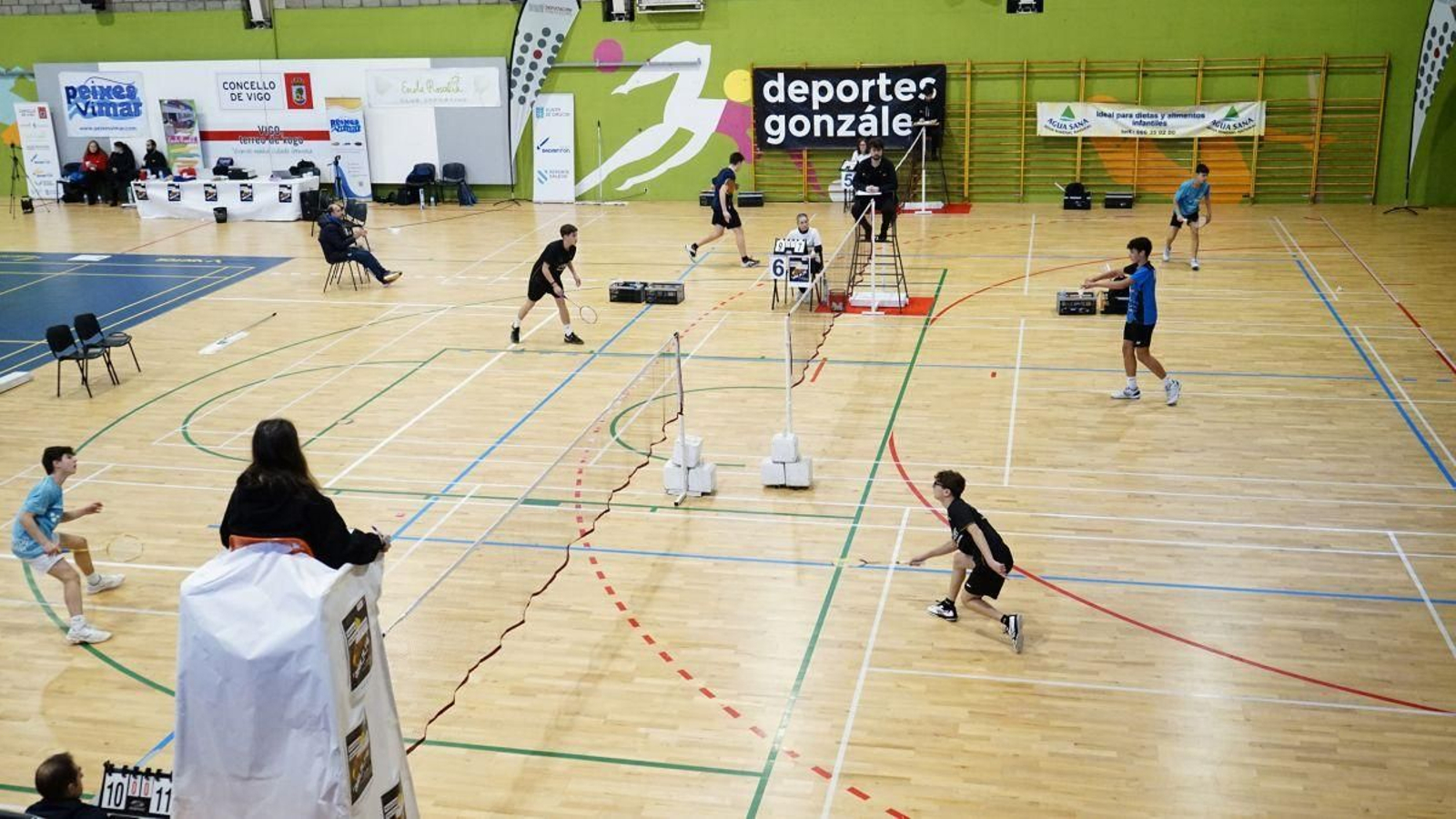 La competición se desarrolló en la pista vermella del complejo polideportivo de As Travesas.