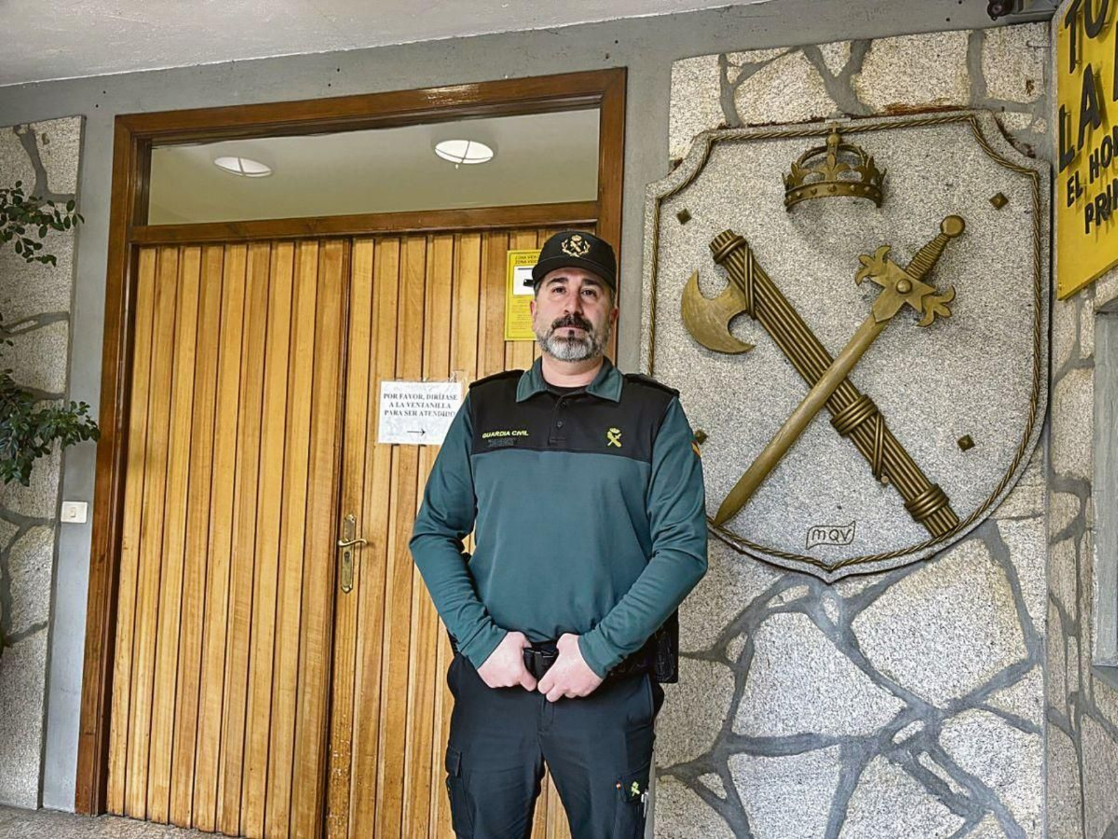 El sargento David Sánchez Ouzande, en el puesto de la Guardia Civil de Vigo.