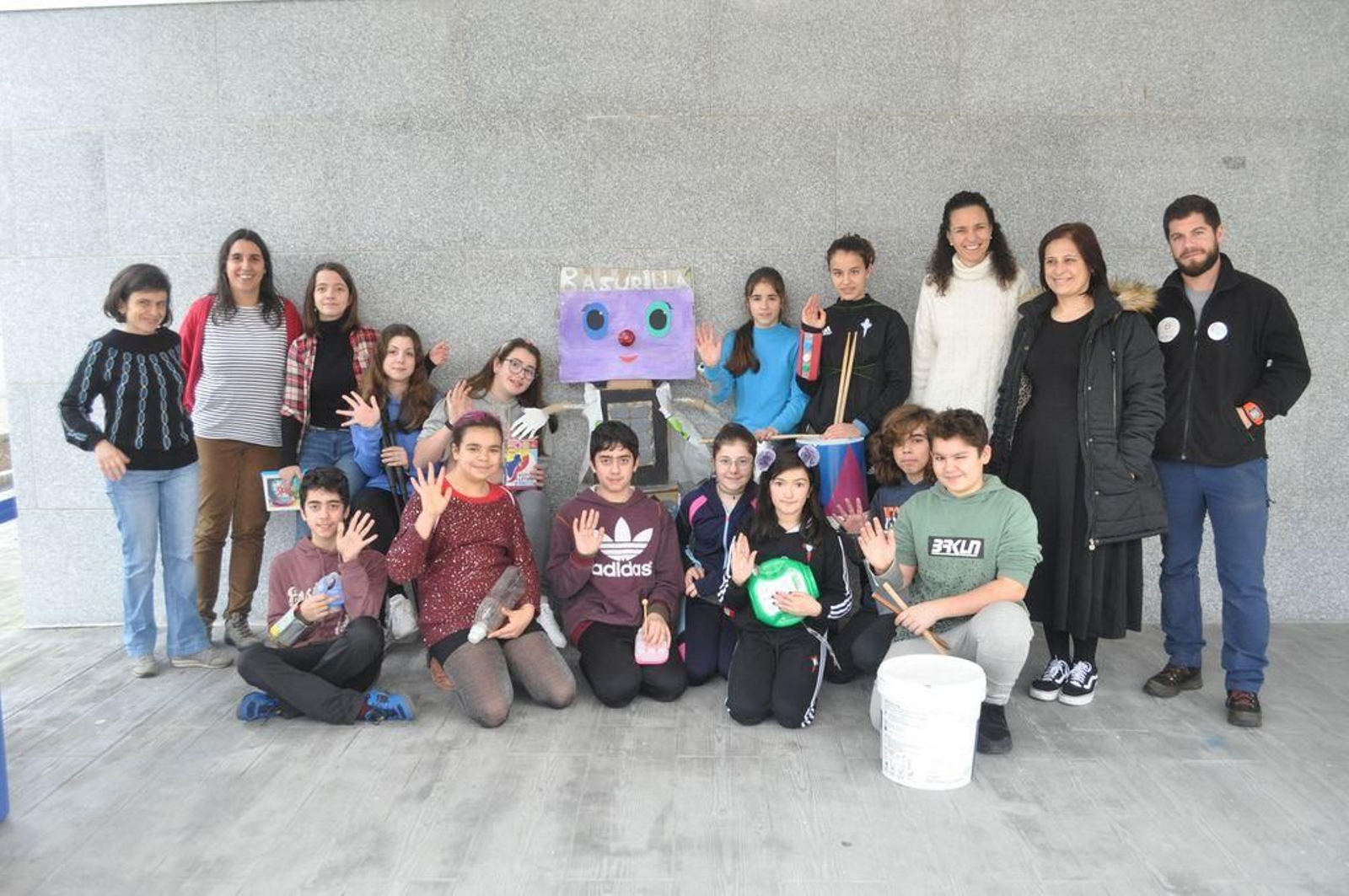 Las brigadas cuentan con una mascota creada por los estudiantes y bautizada como "Basurillas".