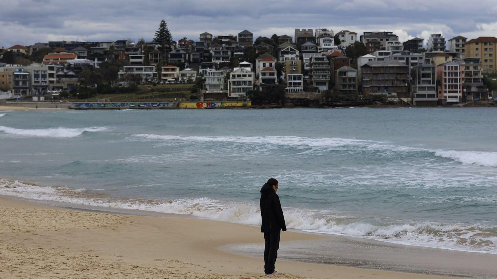 Al menos dos detenidos tras un presunto ataque a tiros contra bañistas en la playa australiana de Bondi.