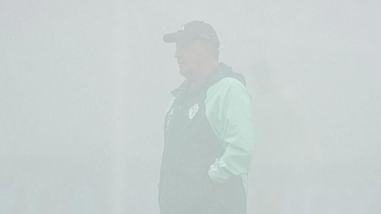 Rafa Benítez intenta despejar la niebla que rodea al equipo.