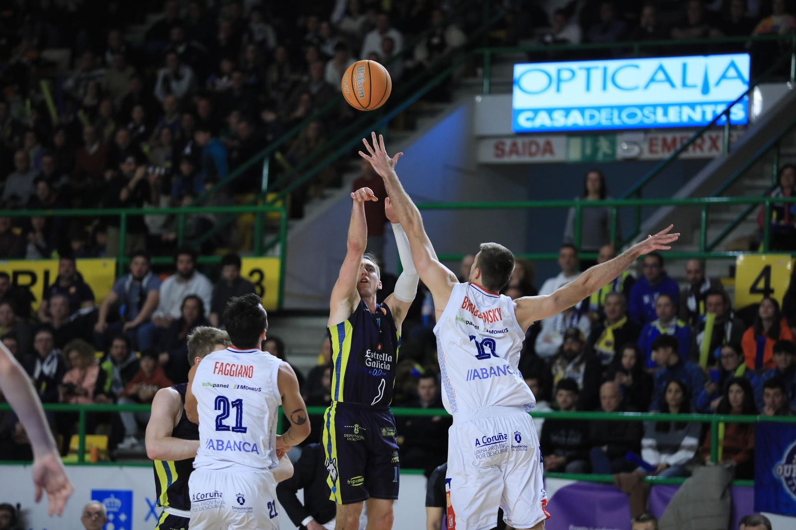 Galería | El Pazo, a reventar para el derbi COB-Obradoiro