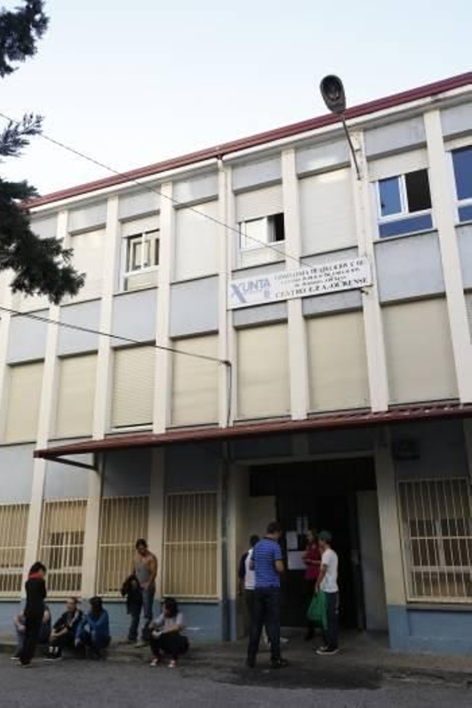 Centro de educación de personas adultas de la ciudad. (Foto: XESÚS FARIÑAS)