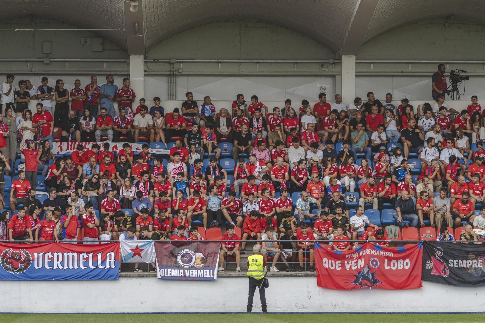 Galería | O Couto disfruta con el estreno de la UD Ourense en Primera Federación, en fotos