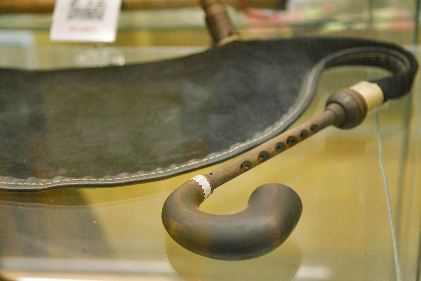 Gaita Dura de Bielorrusia en piel de becerro y madera de cerezo.