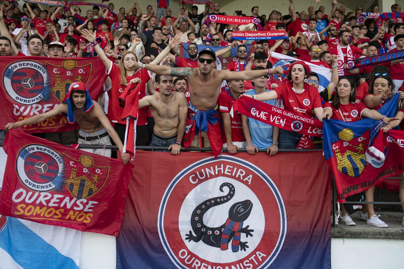 Galería | La UD Ourense quiere llegar a Primera Federación y la afición se vuelca con el equipo en O Couto