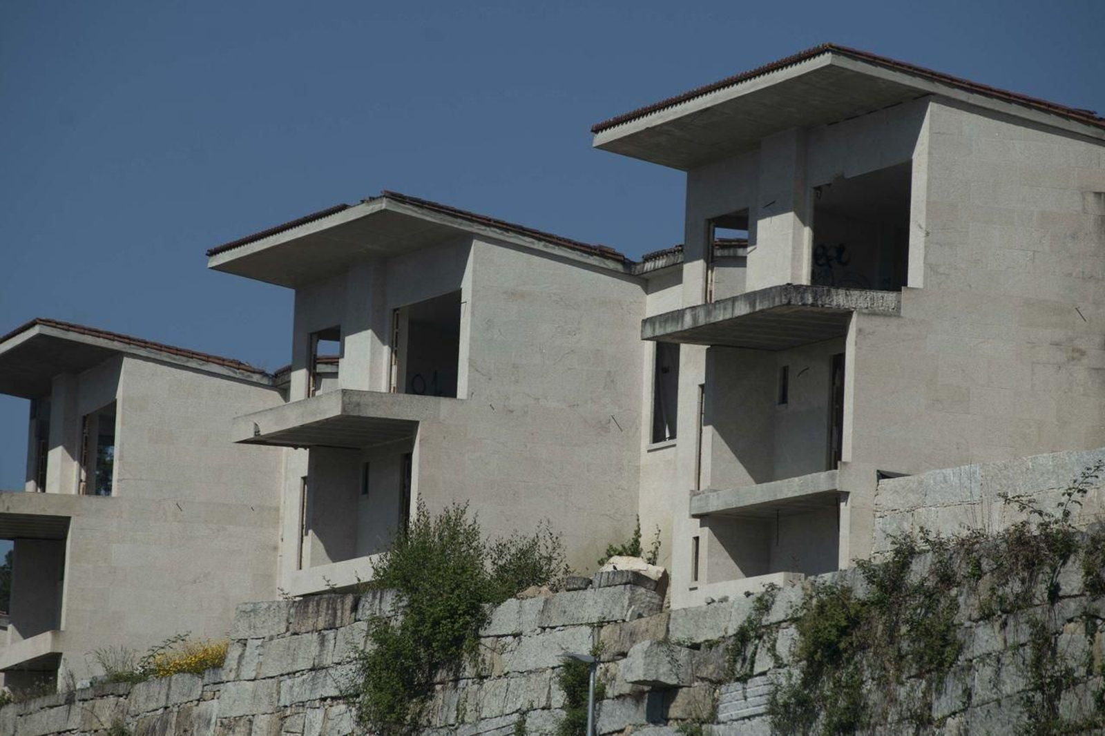 Algunas de las viviendas de esta urbanización en Barbadás (Foto: Xesús Fariñas)