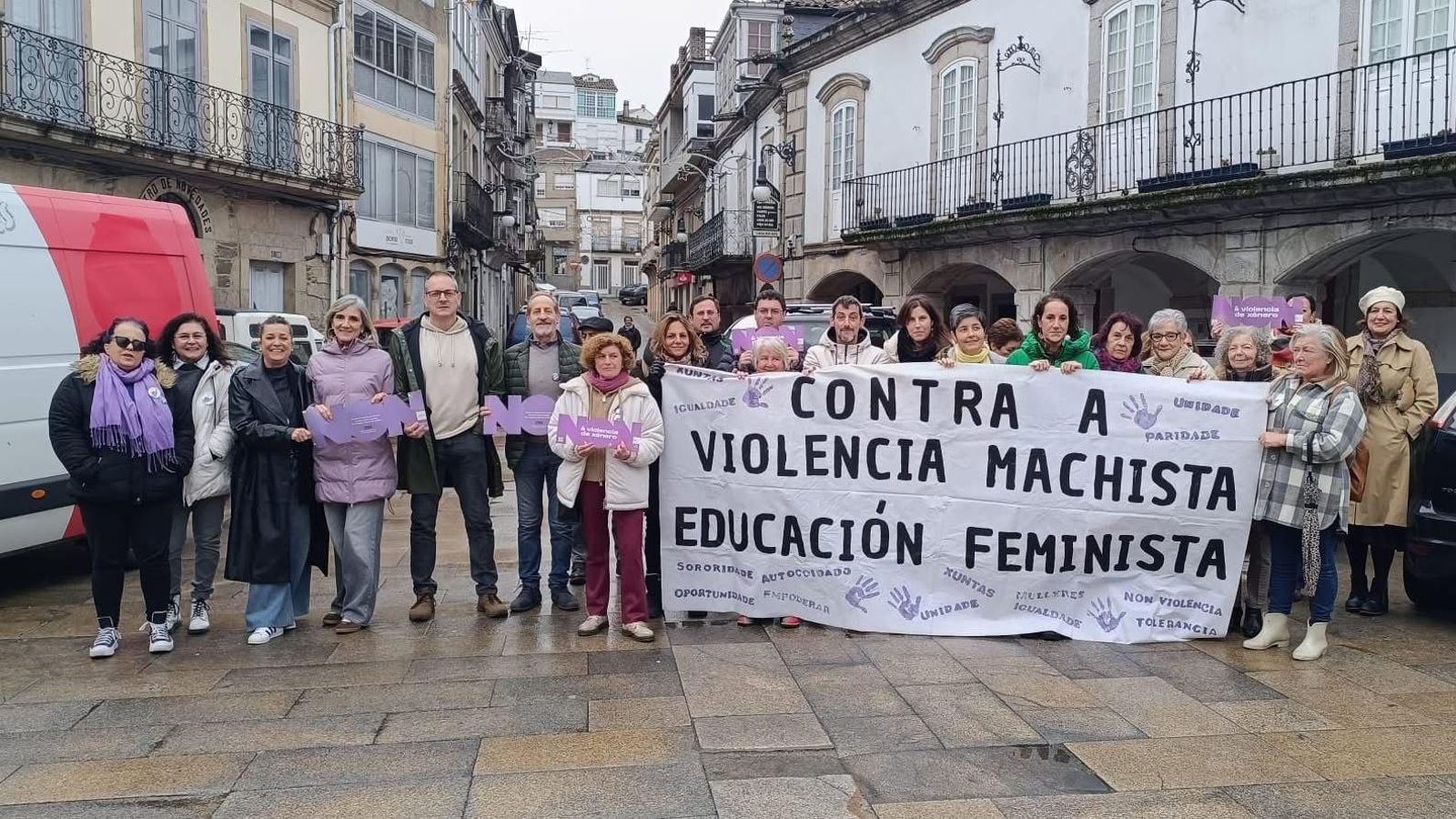 Viana do Bolo también se concentró por el 25N