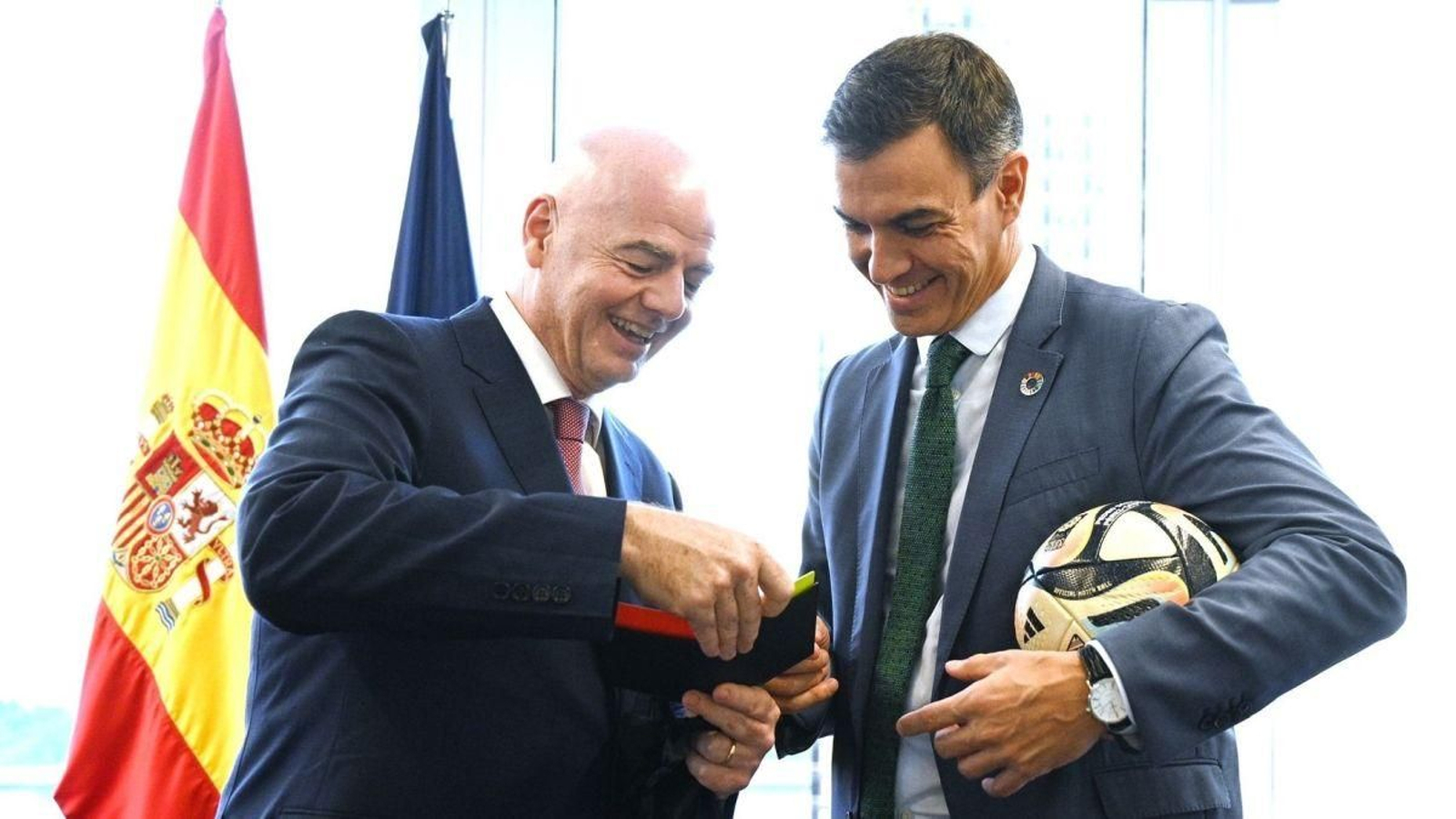 Gianni Infantino y Pedro Sánchez, allá cuando España era la sede de la final del Mundial.