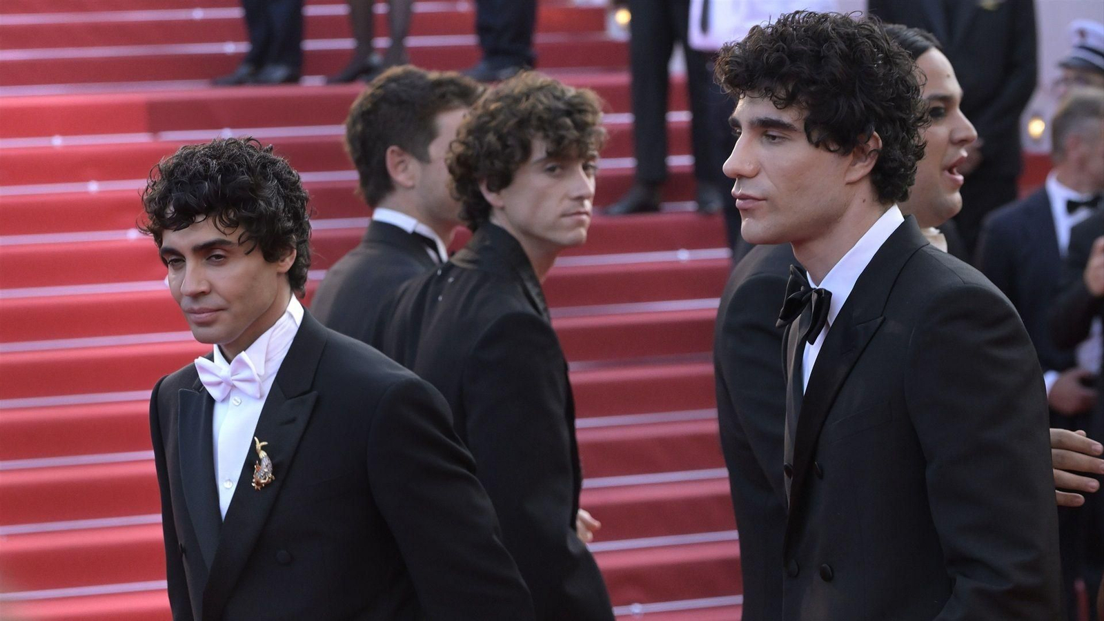 Los directores Javier Calvo (d) y Javier Ambrossi (i) a su llegada a la entrega de premios en la ceremonia de clausura del Festival Internacional de Cine de Cannes.