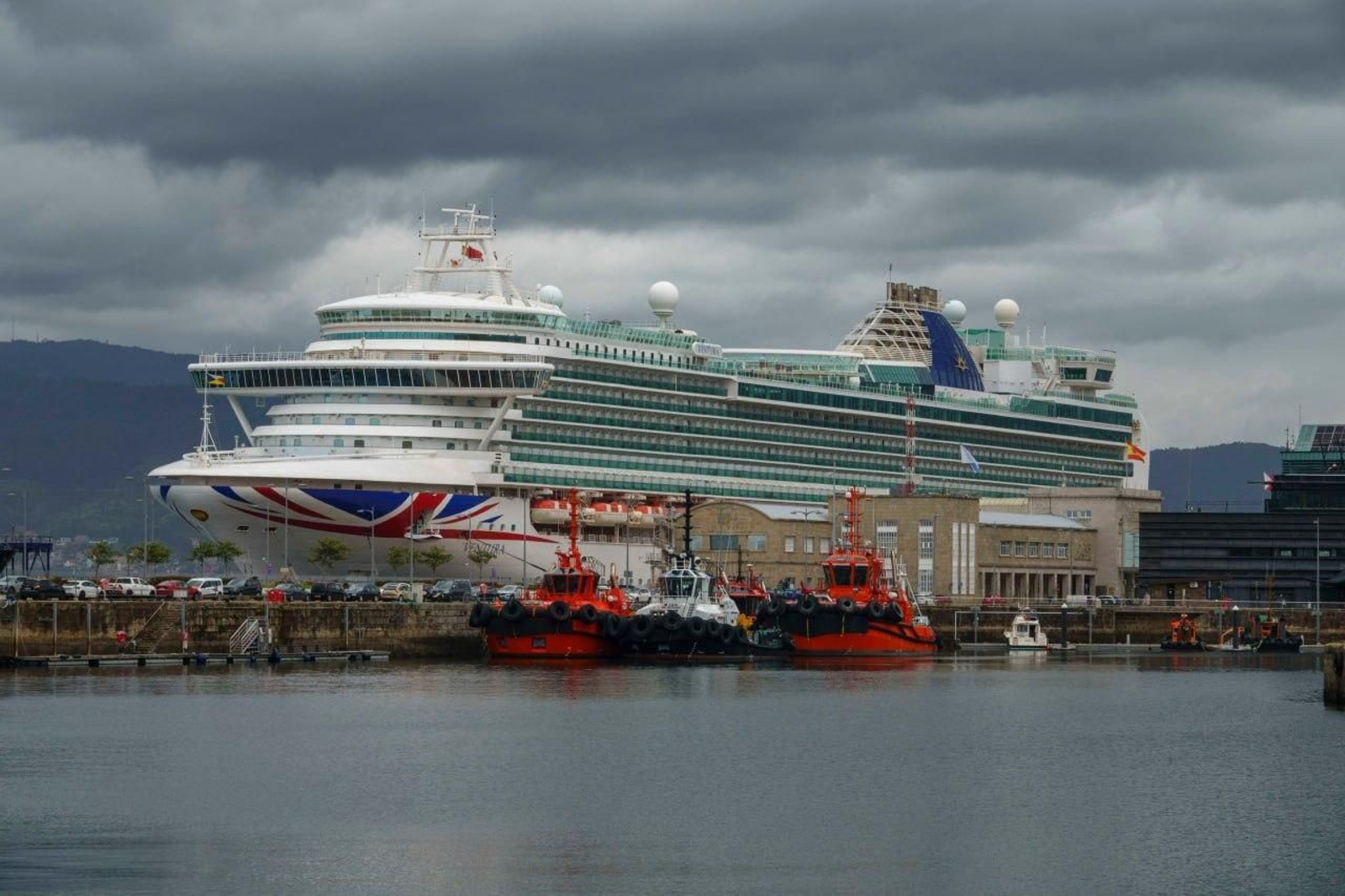 El "Ventura", ayer atracado en el muelle de Trasatlánticos.