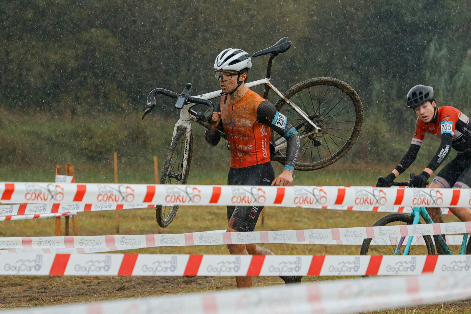Galería | Más de 200 ciclistas compiten en el trofeo de ciclocross del Concello de Nigrán