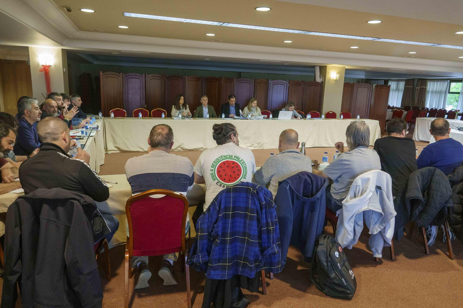 Patronal y sindicatos del metal mantuvieron ayer una jornada maratoniana de reunión y volverán a verse la próxima semana.