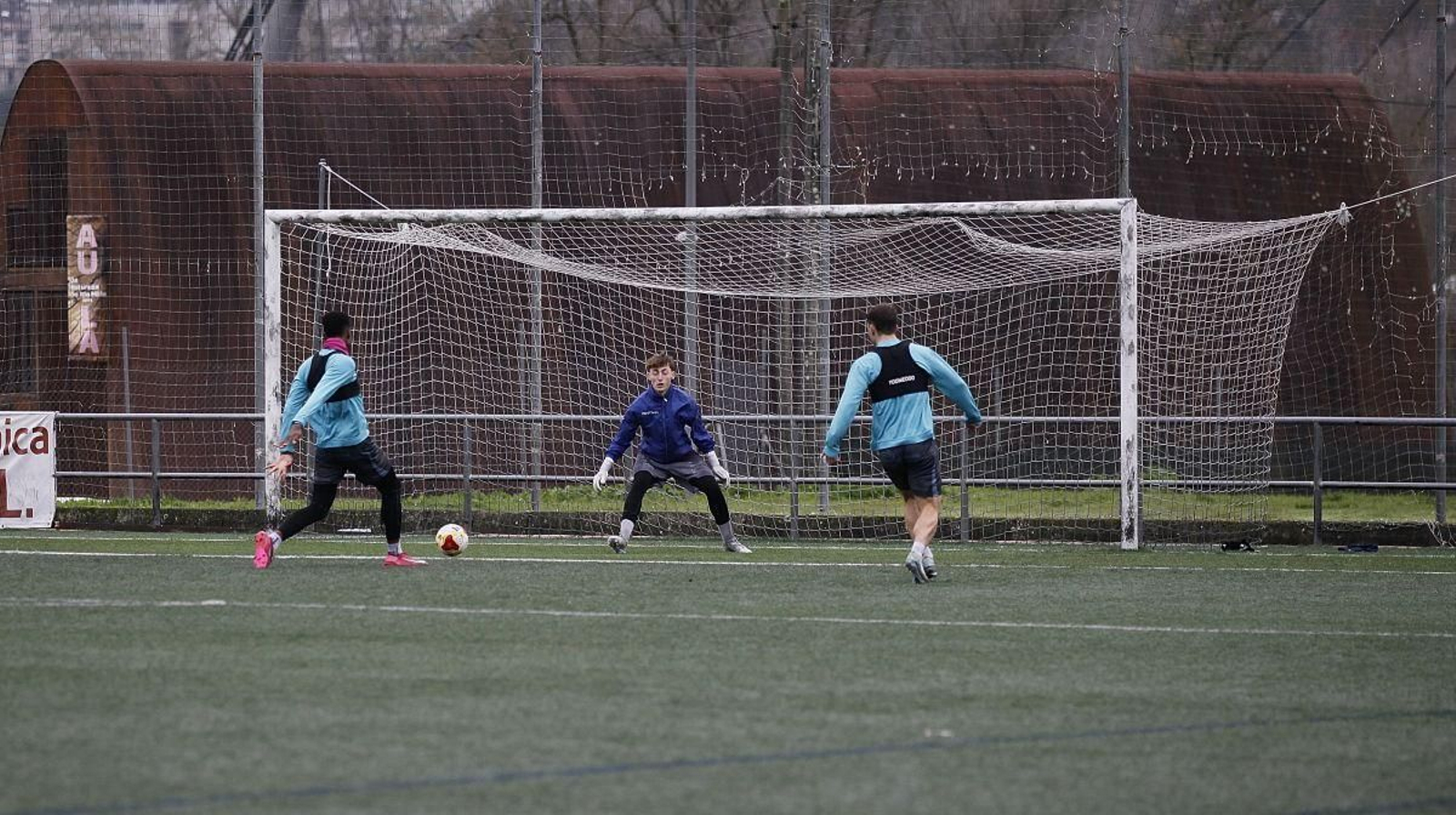 Entrenamiento del Ourense CF en el campo de Oira previo al partido de Copa del Rey ante el Athletic Club.