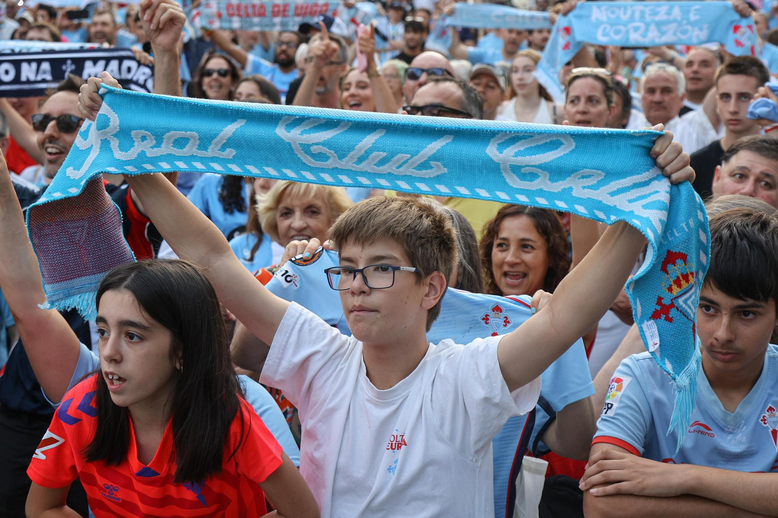 Galería | El Celta Fortuna celebra en Porta do Sol el ascenso a Segunda