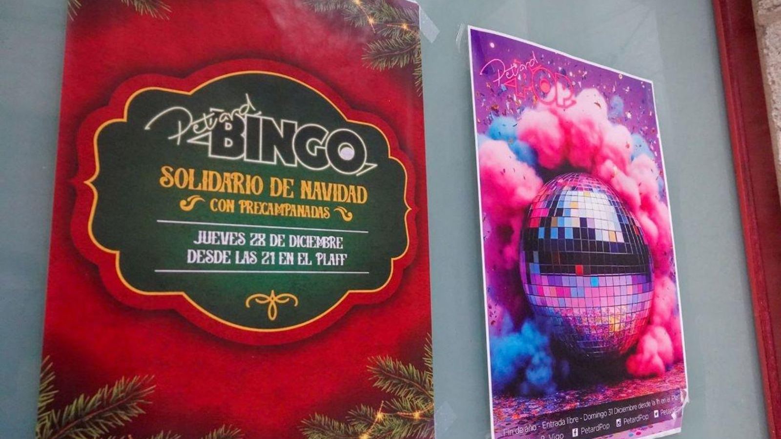 Carteles de fiestas navideñas en Vigo durante la última semana del año.