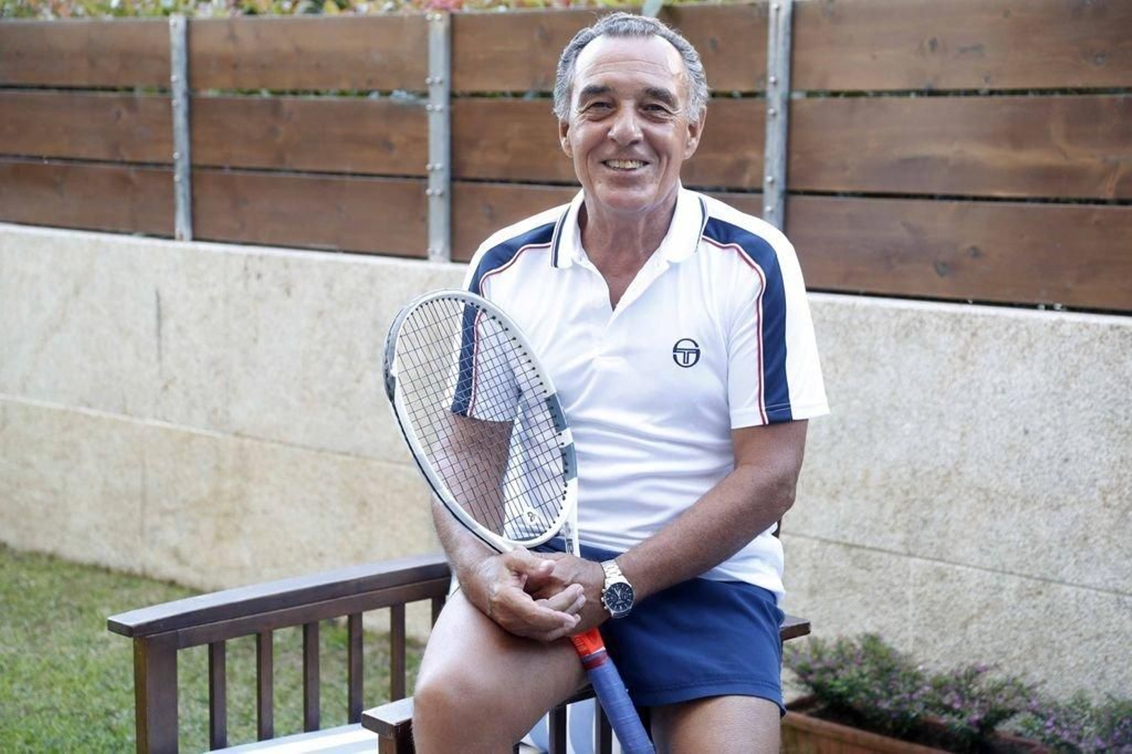 Ernesto, que sigue jugando, pasa unos días en Baiona antes de volver a Madrid, donde vive hace muchos años.