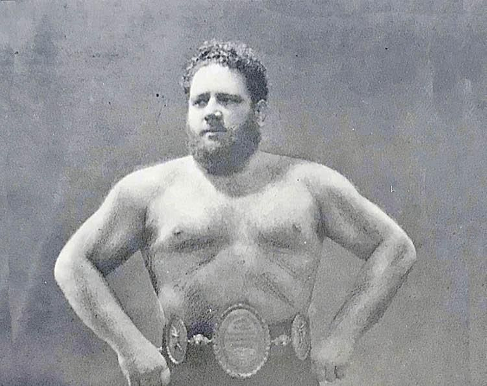 Fotografía de Eugenio González cando andaba polos 28 anos.