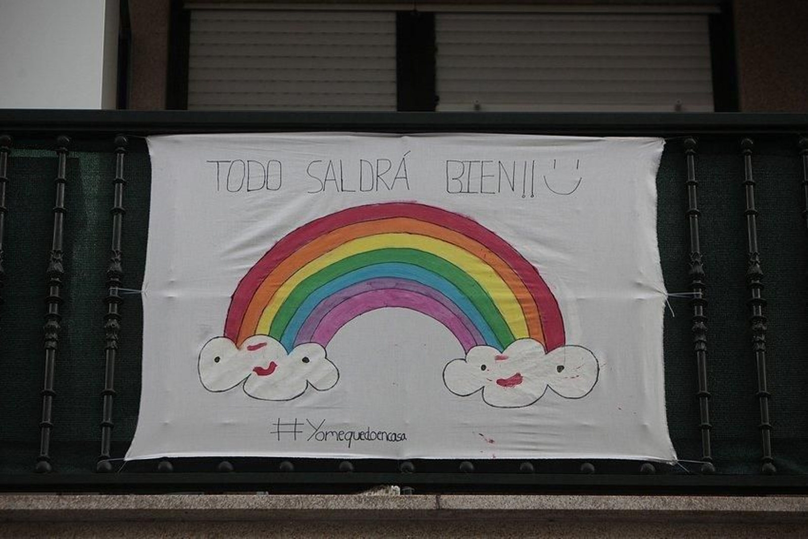 Las ventanas se llenaron de mensajes de ánimo durante el confinamiento.