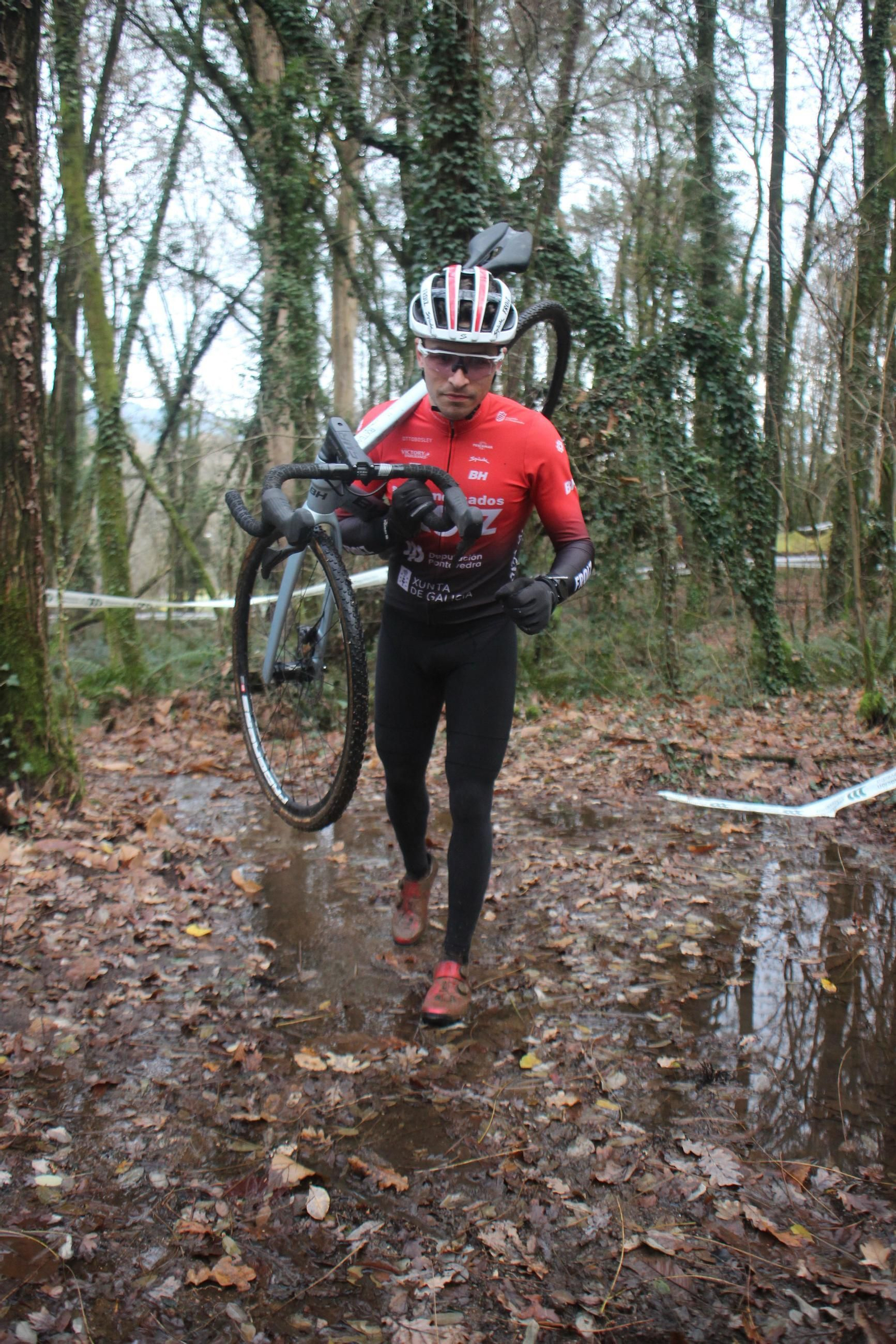 Galería | El campeón de ciclocross Miguel Rodríguez entrena en su Ponteareas natal