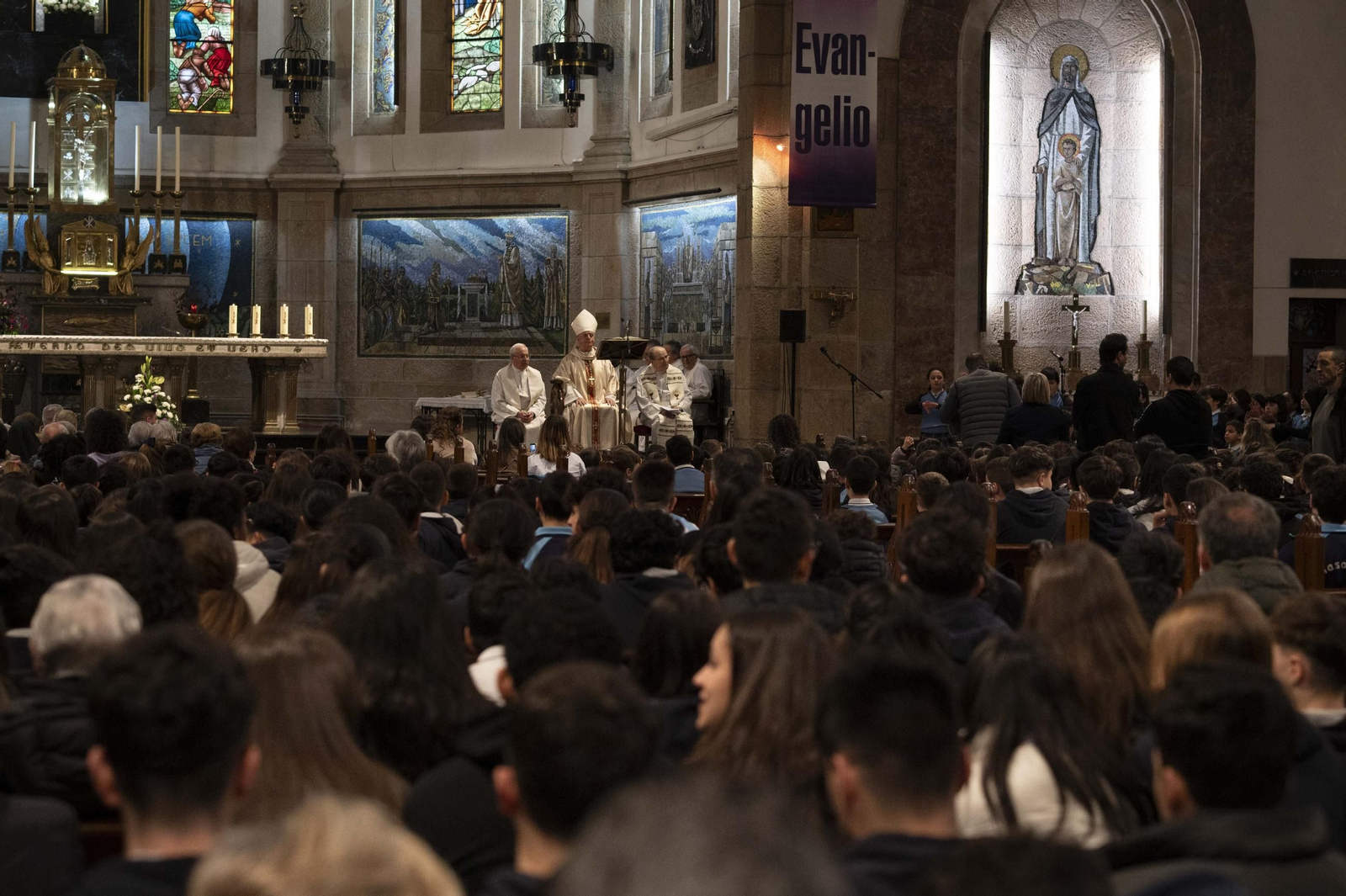 Galería | El Colegio Santo Ángel celebra su centenario dedicado a la formación de los ourensanos