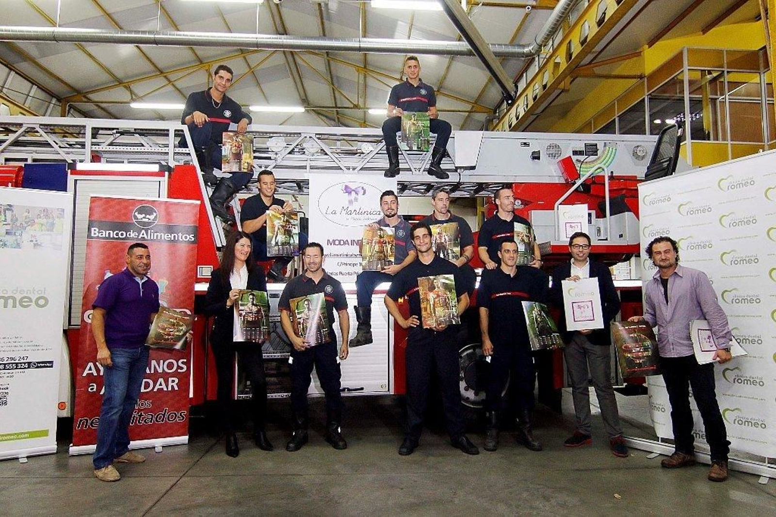 Calendario solidario de los bomberos de Vigo Foto JV Landín 02