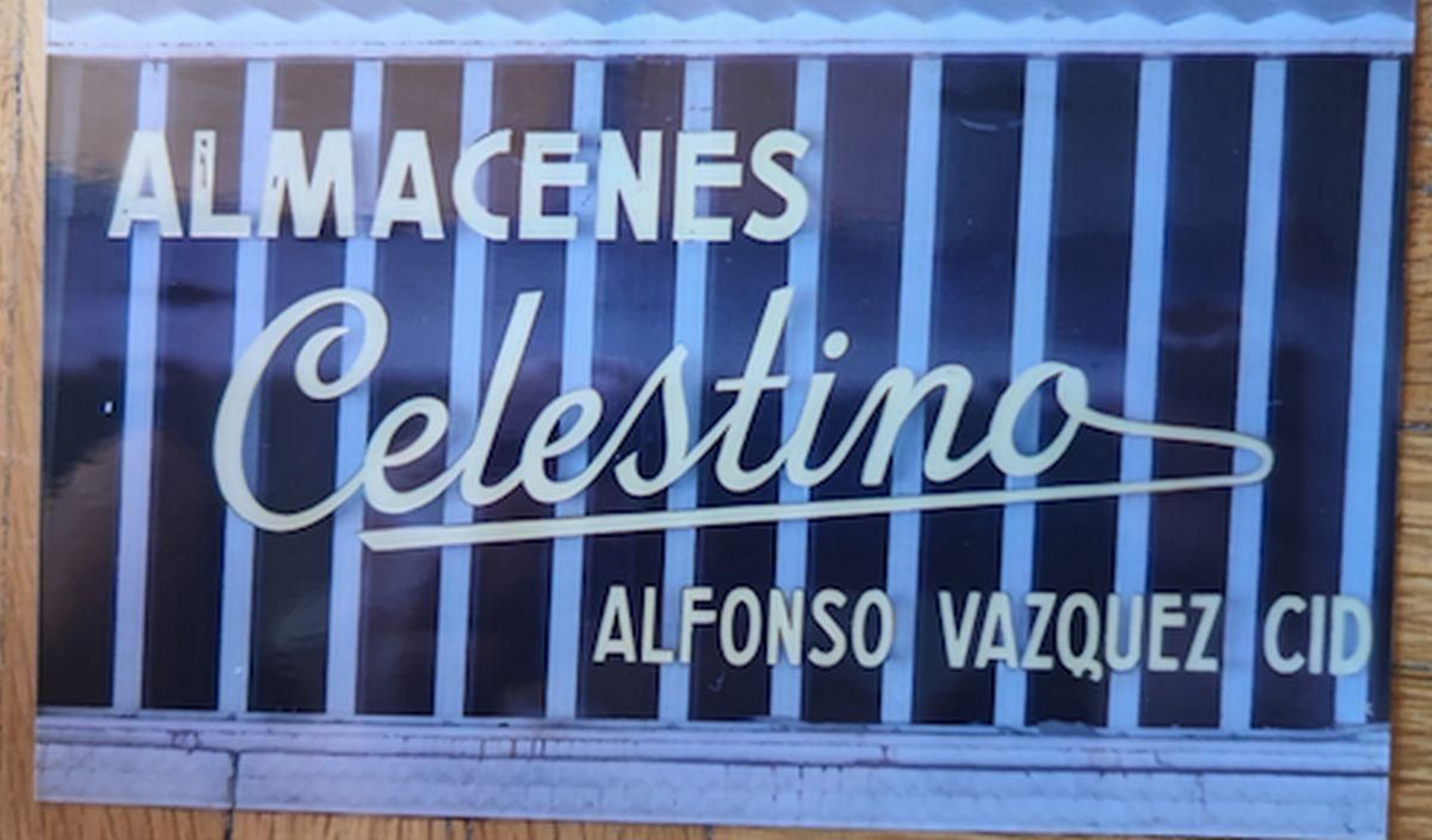 El señor Celestino fue un importante comerciante de la ciudad desde los años 40 hasta los noventa. En el Paseo hoy ocupado por H&M.