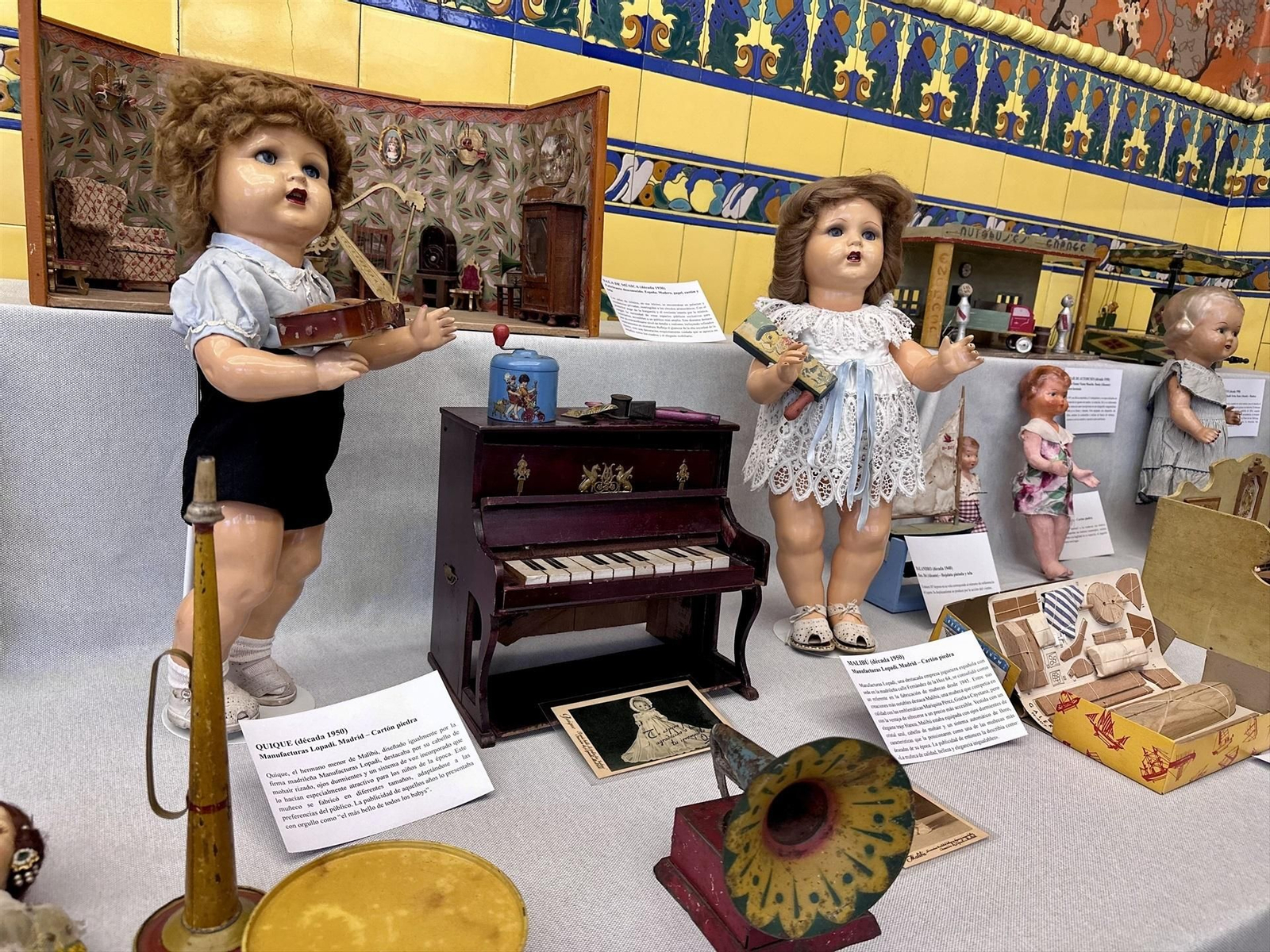 Algunas de las muñecas que forman parte de la muestra