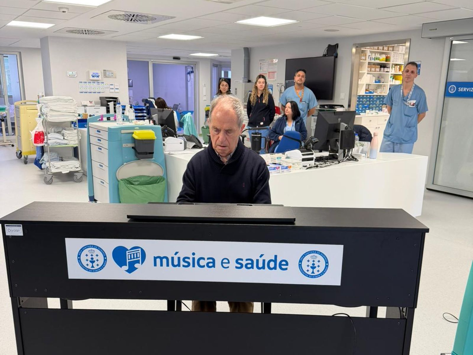 El voluntario pianista Luis Humberto Cao