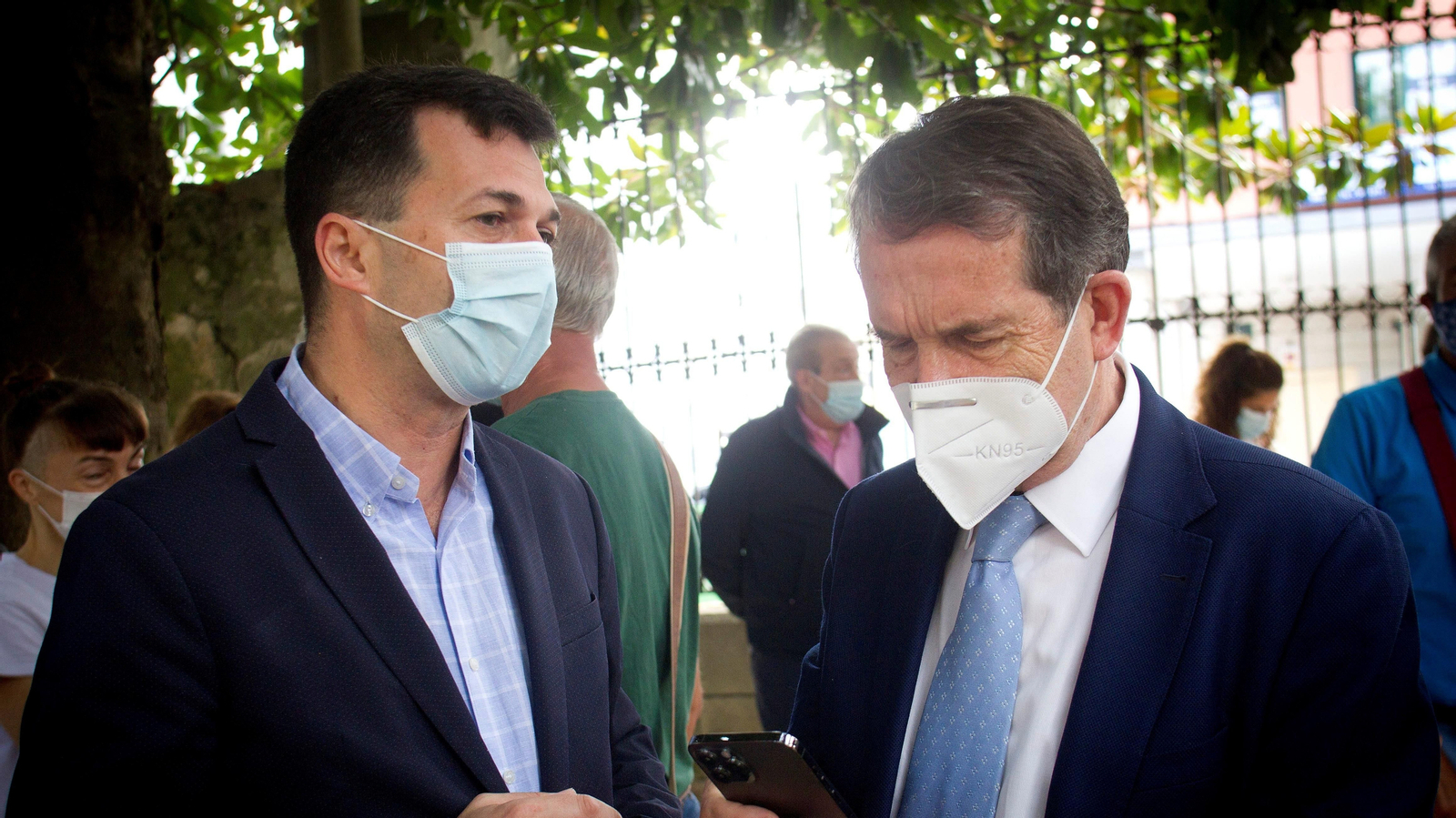 El secretario xeral Gonzalo Caballero, con su tío Abel ayer en Vigo.