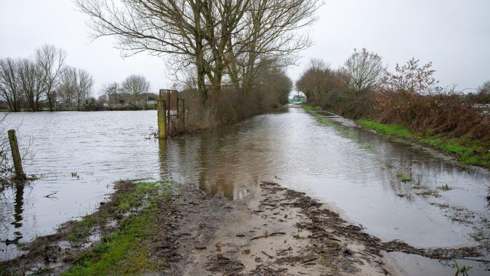 Caminos y fincas impracticables en A Limia.