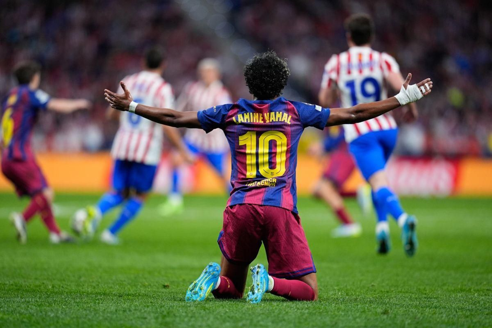 Lamine Yamal cumplió con su palabra de intentarlo todo, pero sólo pudo hacer un gol anoche en Madrid.