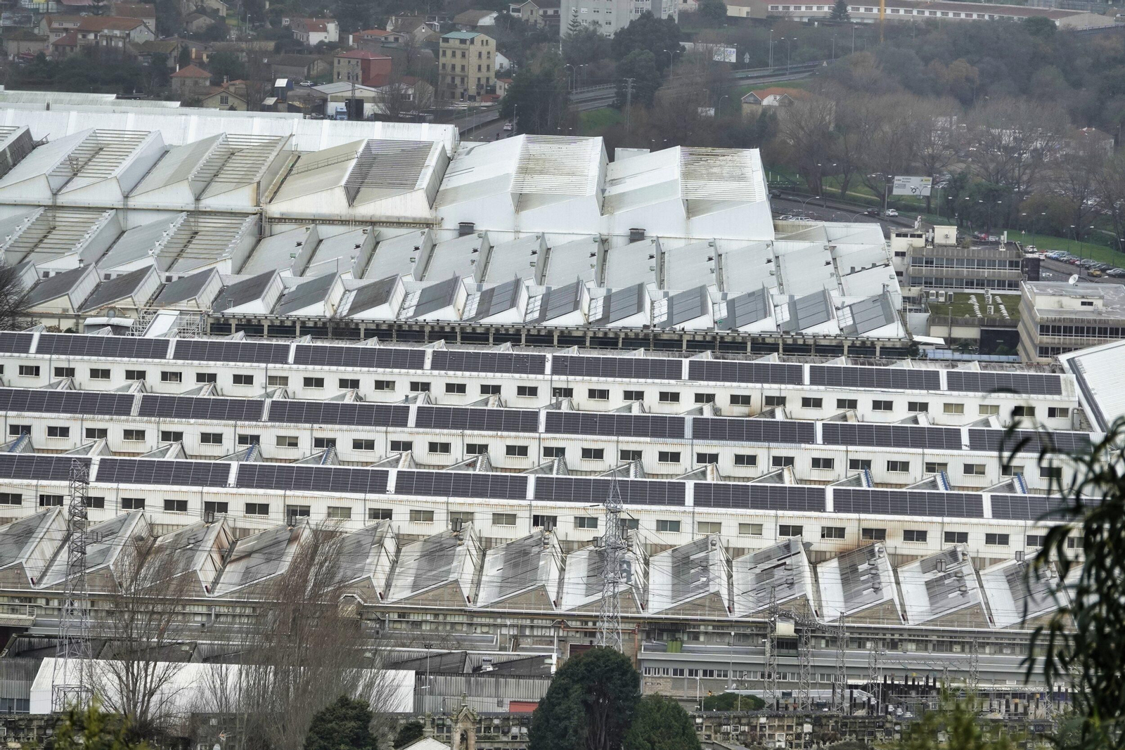 La planta de Stellantis ha aprovechado sus cubiertas para instalar paneles solares.