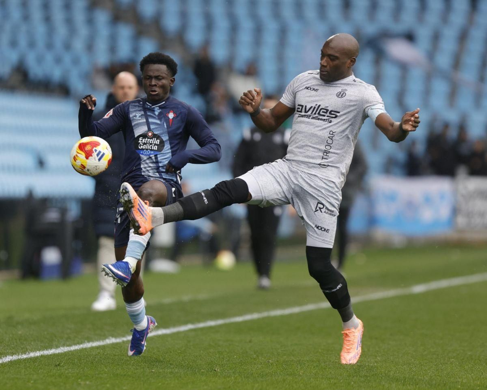 Somuah fue titular ante el Real Avilés y compitió a un nivel alto.