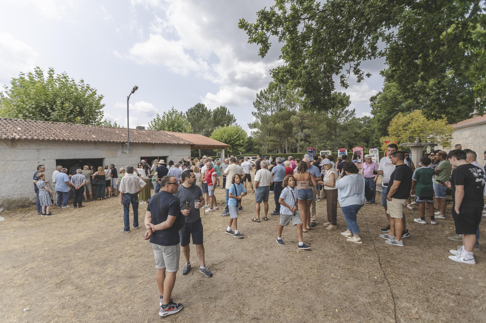 Galería |  Casi mil chuletones servidos este año en la fiesta de Garabás