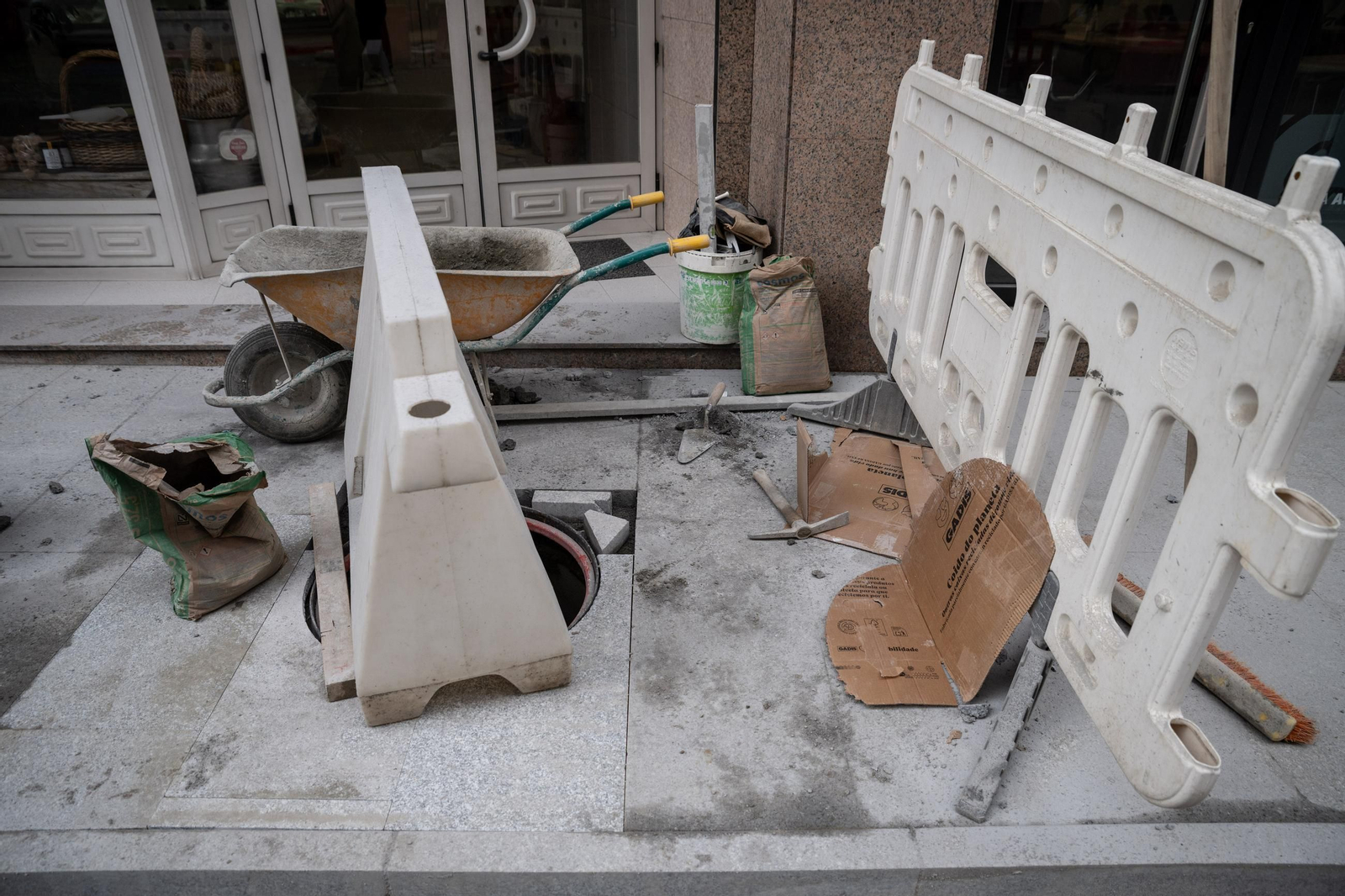Galería | Así se encuentra la Avenida de Portugal tras la paralización de las obras por impagos del Concello de Ourense