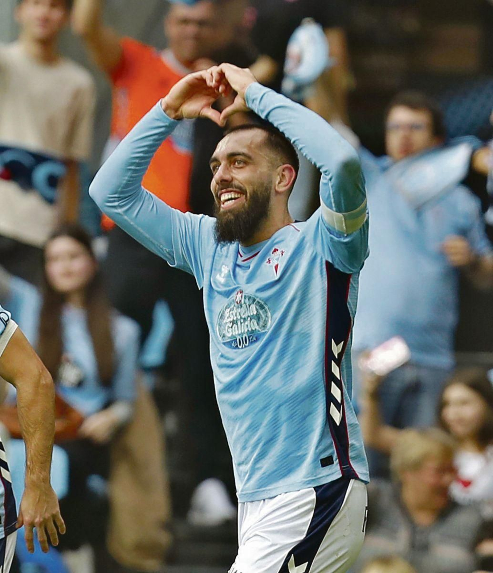 Borja Iglesias celebra un gol en Balaídos en un partido de la pasada temporada.