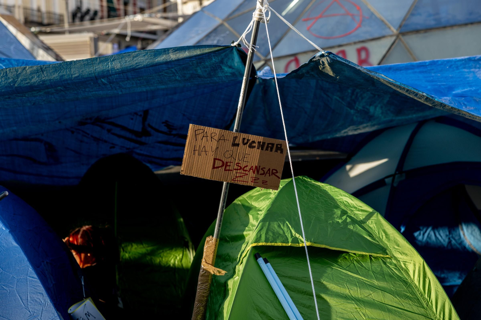Galería | La acampada de Sol por una vivienda digna se sigue extendiendo y los congregados insisten en esta medida de presión