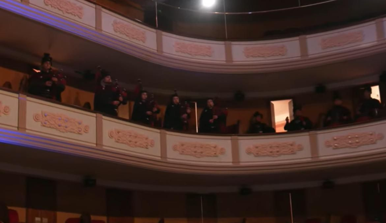 Galería | Ceremonia de entrega del Premio Ourensanía 2025 al doctor Rafael López, en imágenes