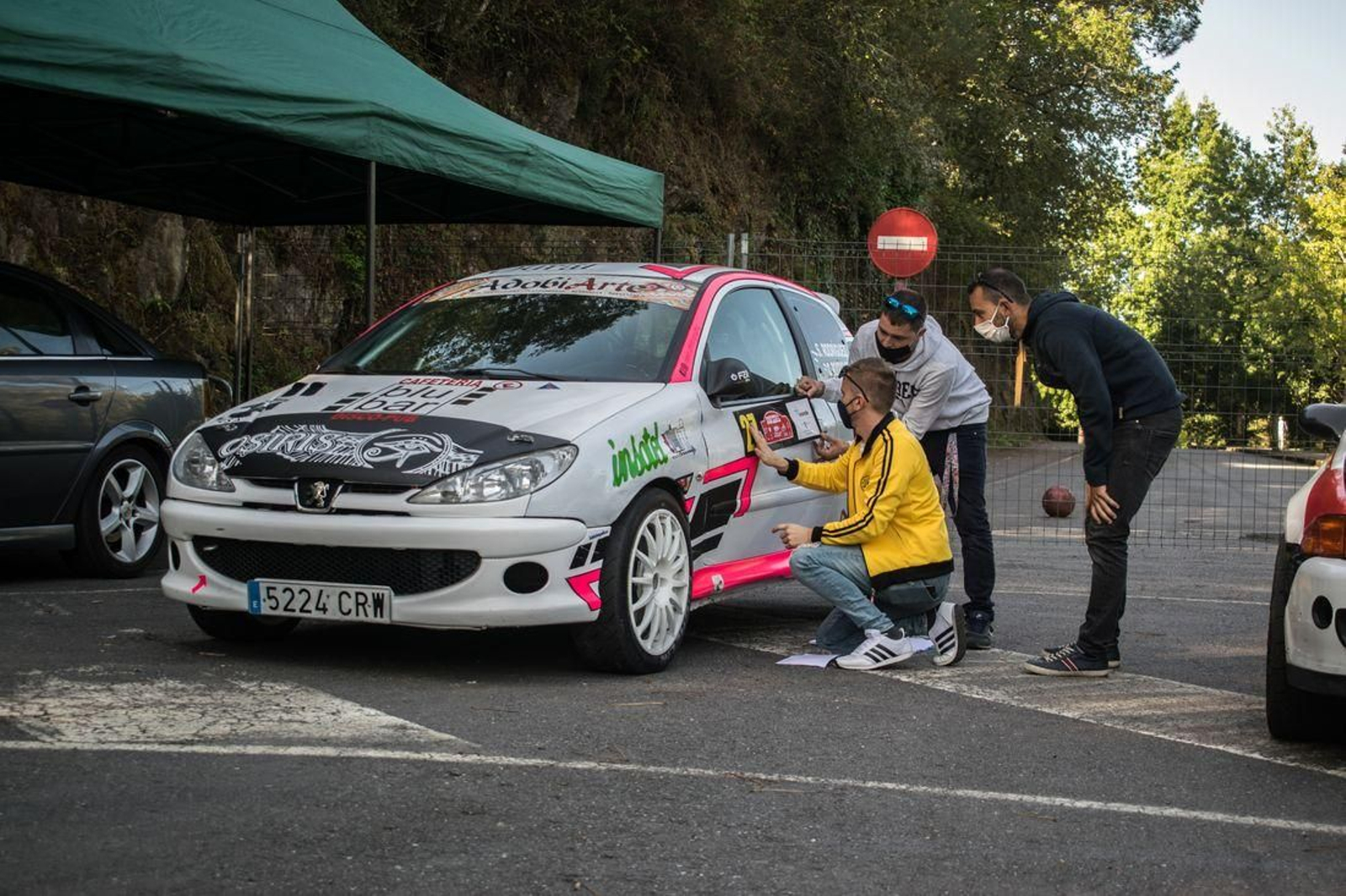Stands y zonas de reparación de los equipos participantes en la competición. (Foto: Yeray Diéguez)