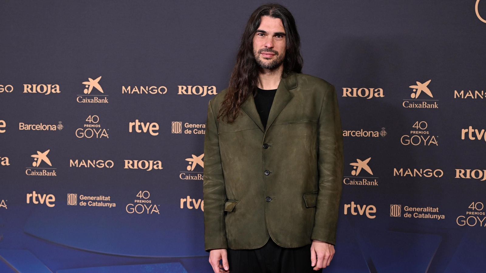 Óliver Laxe posa en el photocall del Encuentro de Nominados de la 40 edición de los Premios Goya, celebrado en el Real Casino de Madrid, a 02 de febrero de 2026, en Madrid (España)