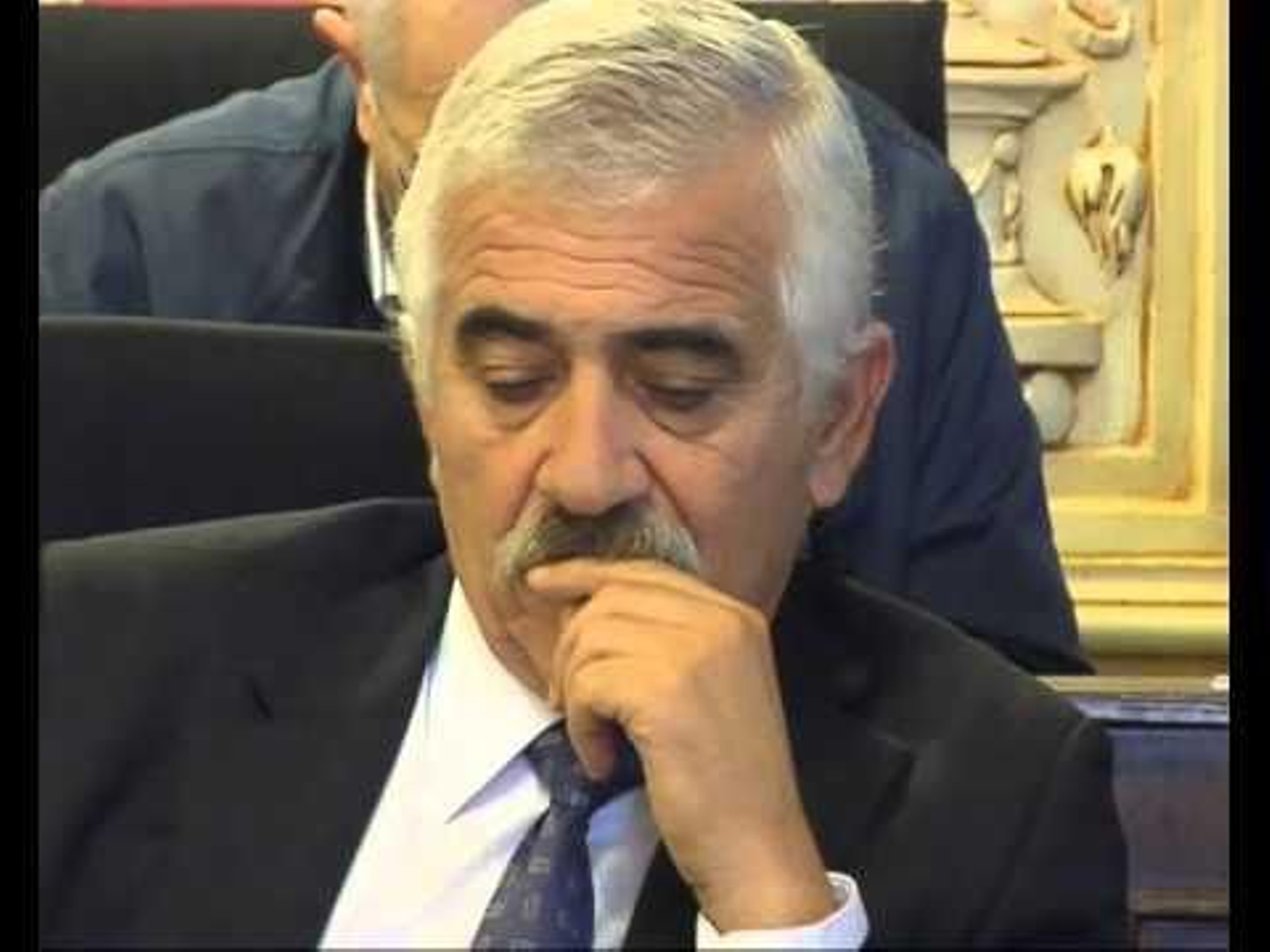 EL ALCALDE DE OURENSE RETIRA LA DELEGACIÓN DE COMPETENCIAS A ANTONIO RODRÍGUEZ PENÍN