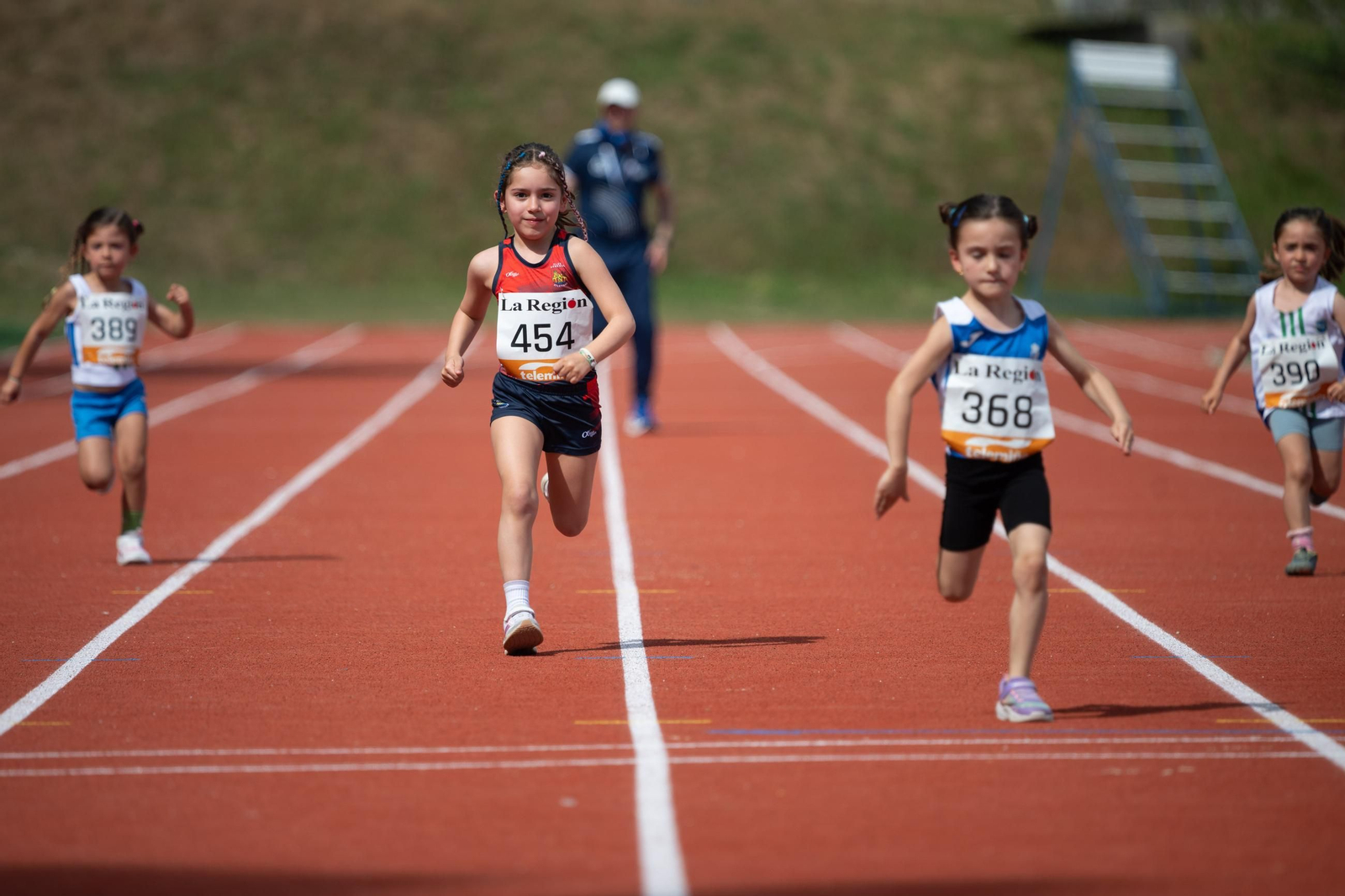 Galería | El atletismo ourensano disfruta en el 1er Trofeo Germán González