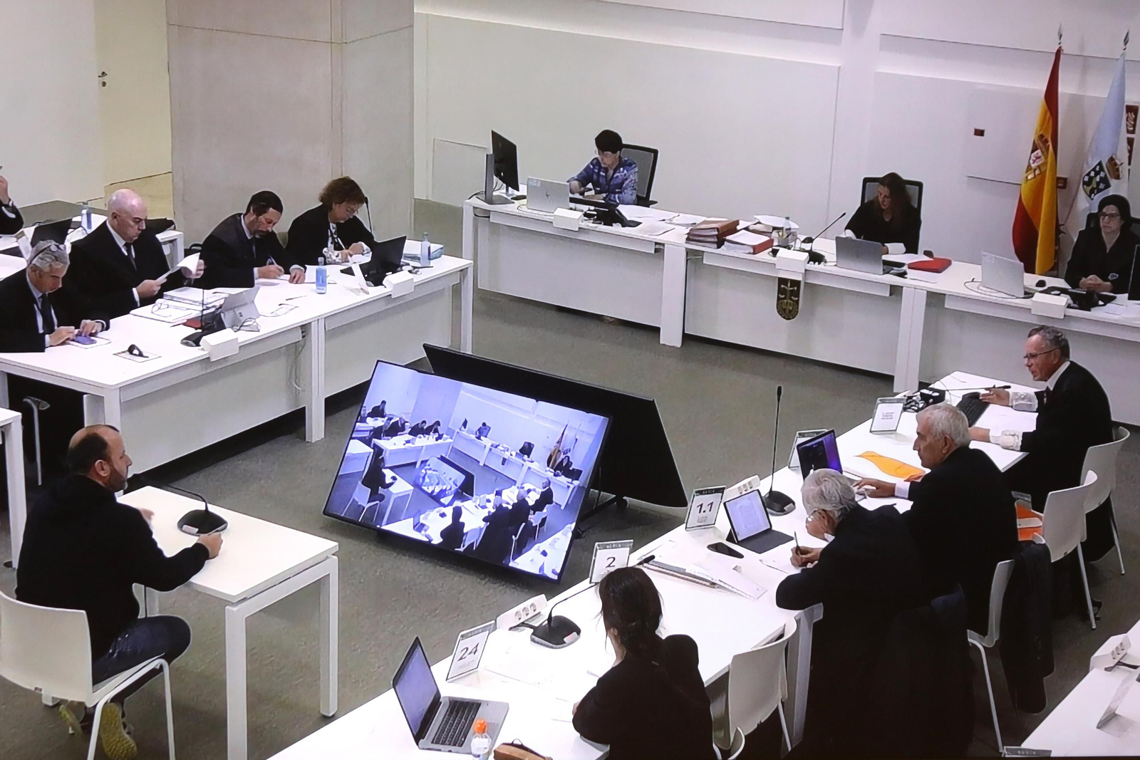 Imagen de archivo de un testigo compareciendo en el juicio por el accidente del Alvia. // EFE/Xoán Rey