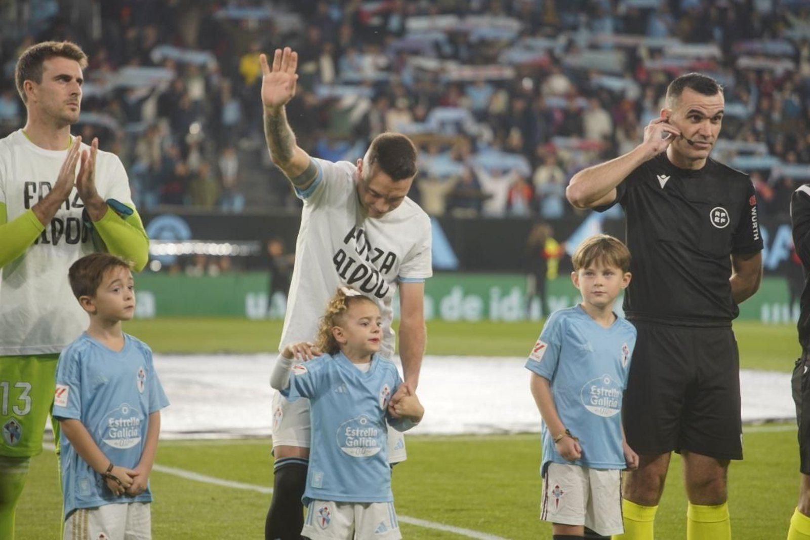 Partido entre el Celta y el Atlético de Madrid. // J.V. Landín