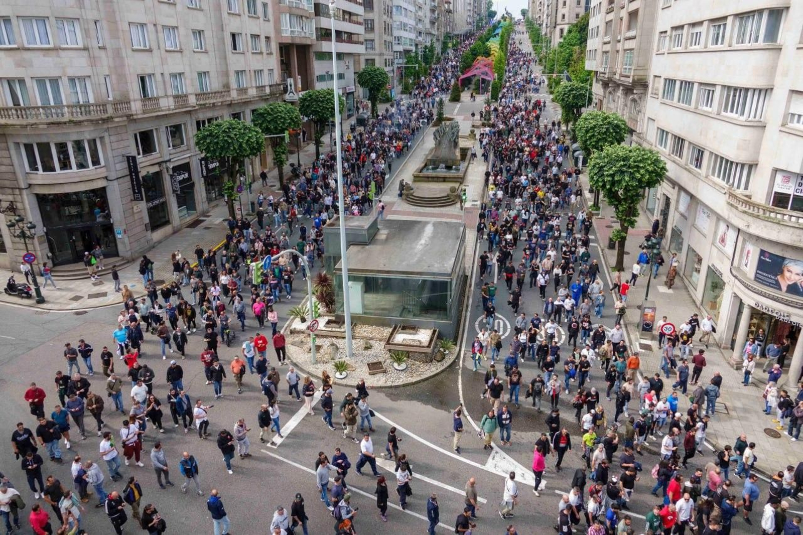 Galería | El metal toma de nuevo las calles de Vigo