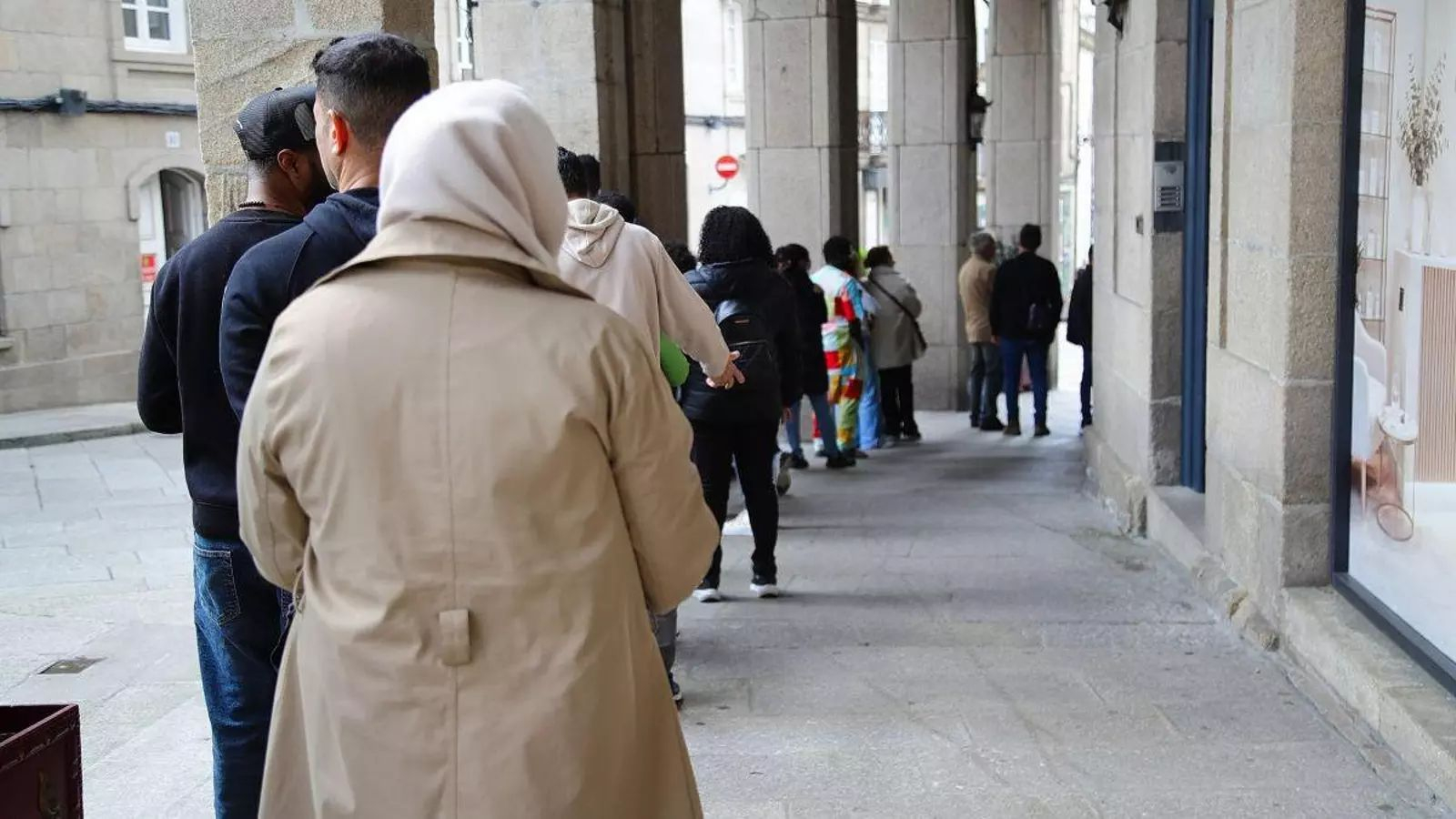 Colas en el registro del Concello de Ourense en pleno inicio de proceso de regularización.