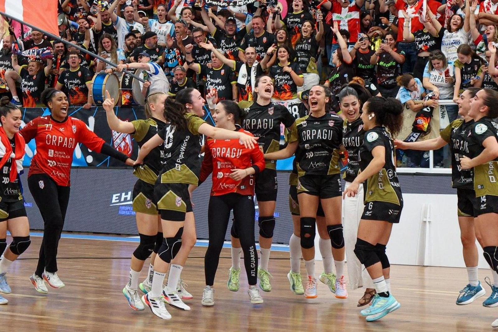 Galería | El Guardés celebra un título para el recuerdo