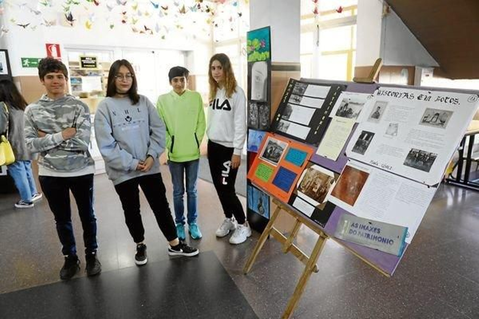 Algúns dos rapaces que participan no proxecto, no IES Xesús Ferro Couselo (JOSÉ PAZ).