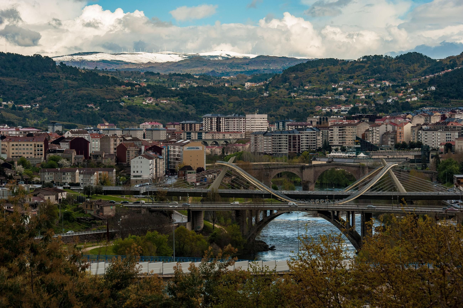 La falta de suelo y la inseguridad jurídica atascan el mercado ourensano.